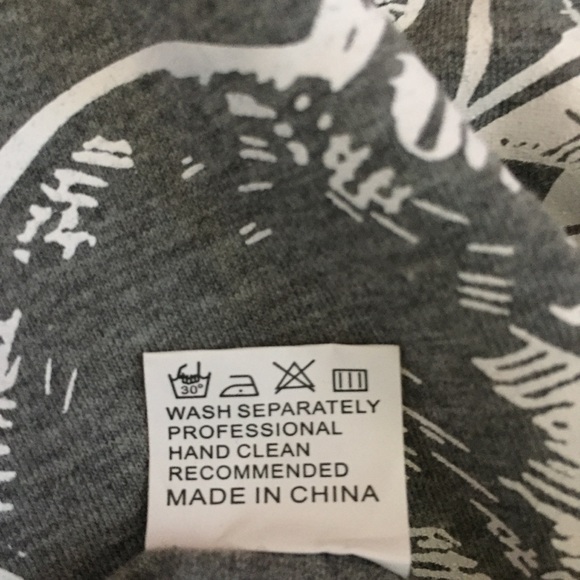 NWOT Women’s Shrute Farms Graphic Tee (L) - Picture 5 of 5